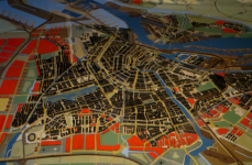 Stadt auf Pfeilern